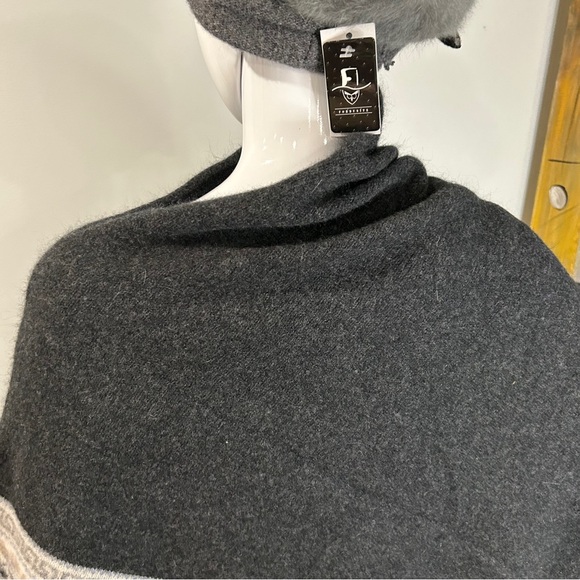 Orkney Isles Geelong Lambswool Poncho - Picture 6 of 10